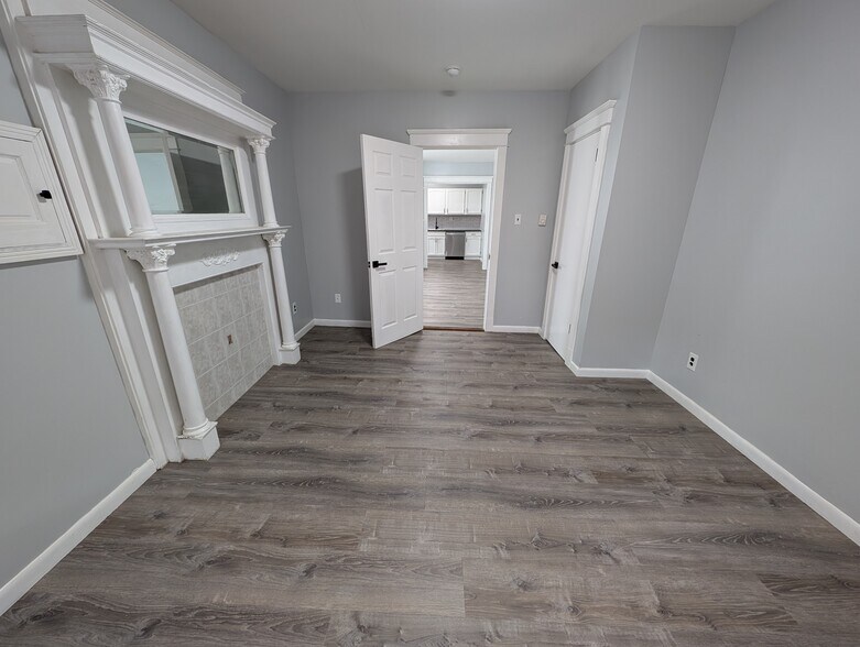 Building Photo - 1117 W Main St