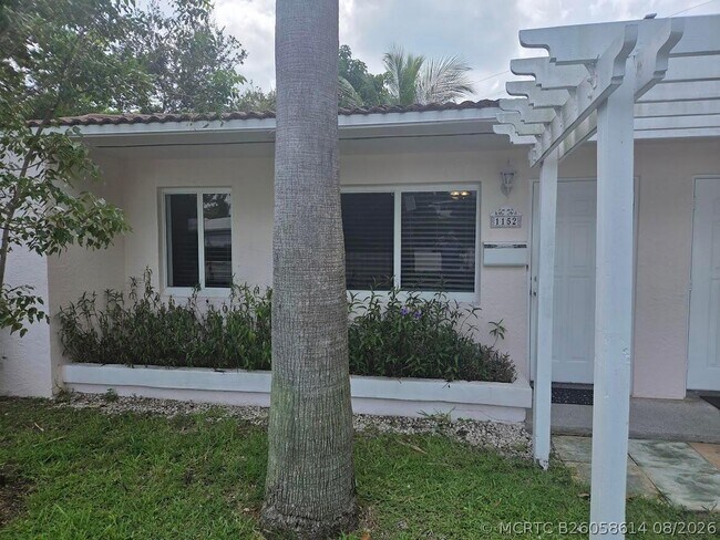 Building Photo - 1152 Bayview Dr