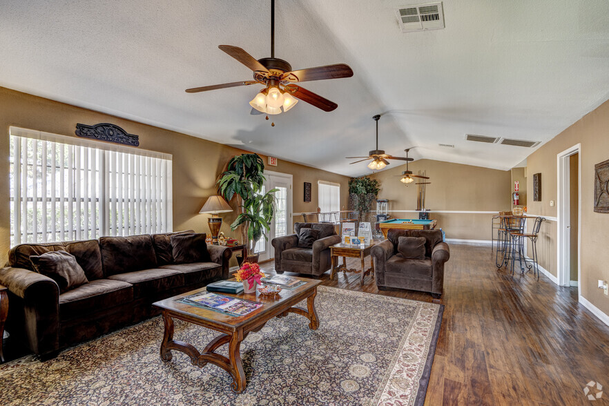 Lobby - Stafford Run Apartments