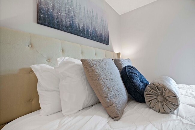 Building Photo - 3415 Oak Lawn Dr