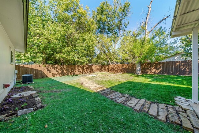 Building Photo - 10429 Firethorn Ln