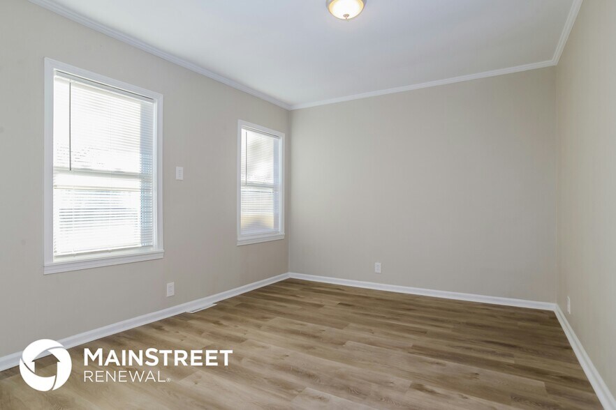 Building Photo - 1004 S Brockway St