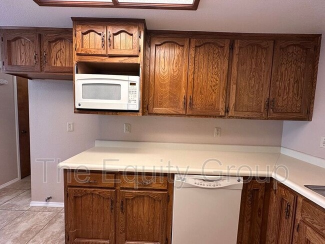 Building Photo - 1930 E Harold Ave