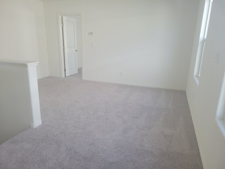 bonus space - 8944 Juniper Knoll Ave