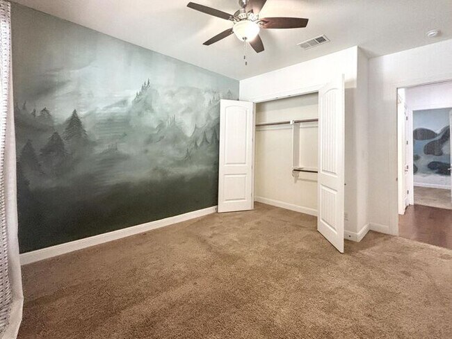 Building Photo - Spacious & Stylish 4-Bedroom Home with Mod...