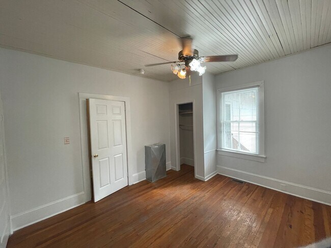 Building Photo - 3 bedroom 1 bathroom house in Shelby