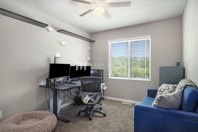 Building Photo - Turnbridge Split Entry Home!
