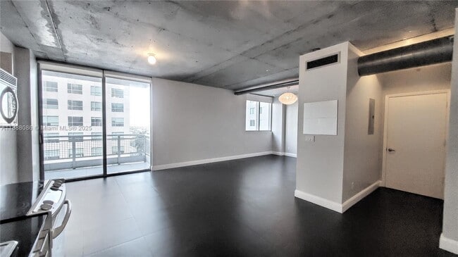 Building Photo - 690 SW 1st Ct