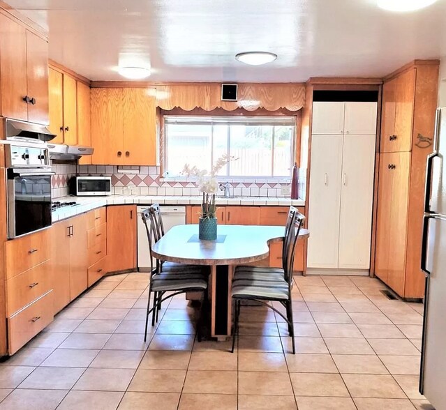 Building Photo - 6901 Sunkist Dr