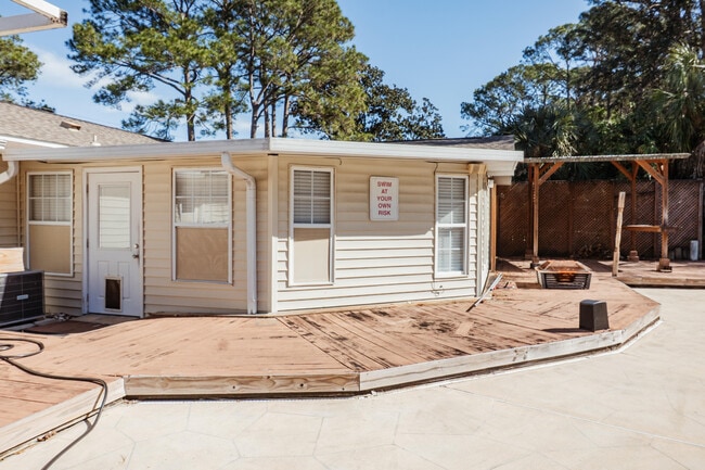 Building Photo - 410 Tanglewood Dr