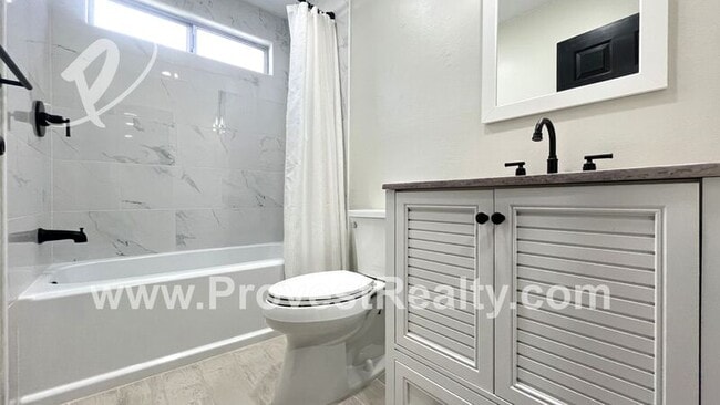 Building Photo - 13800 Driftwood Dr