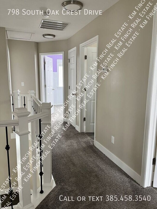 Building Photo - 798 S Oak Crest Dr