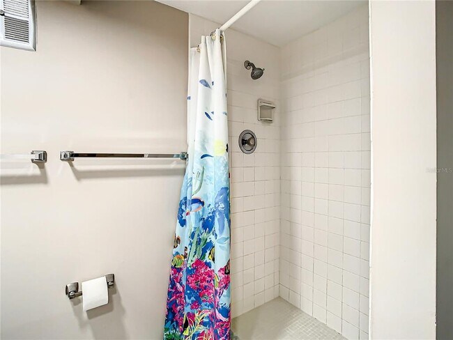 Building Photo - 4575 Cove Cir