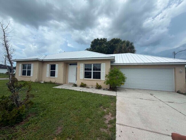 Building Photo - 2695 Gisela Rd