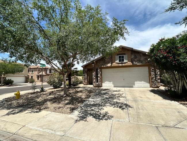 Primary Photo - 3 Bed / 2 Bath with No Carpet & Split Floo...