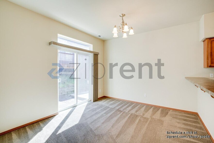 Building Photo - Unit