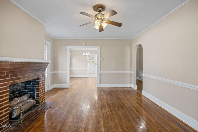 Building Photo - 302 W Main St