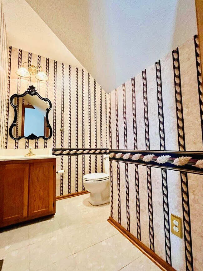 Building Photo - 3 Bedroom Home With Large Bonus Room!