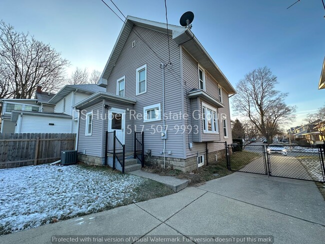Building Photo - 1027 Climax St