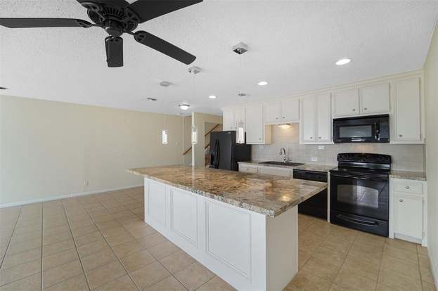 Building Photo - 8416 Seawall Blvd