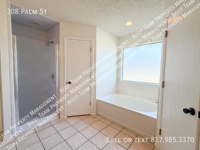 Building Photo - 308 Palm St