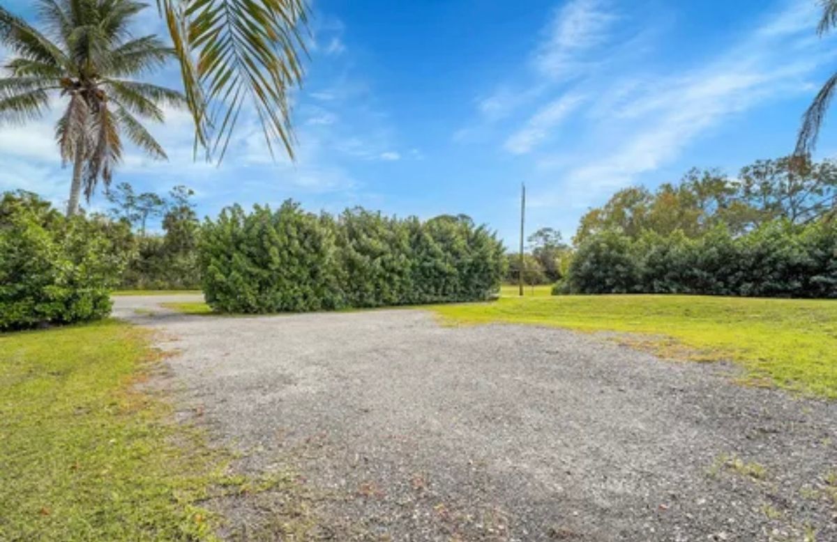 Building Photo - 713 S Jenkins Rd