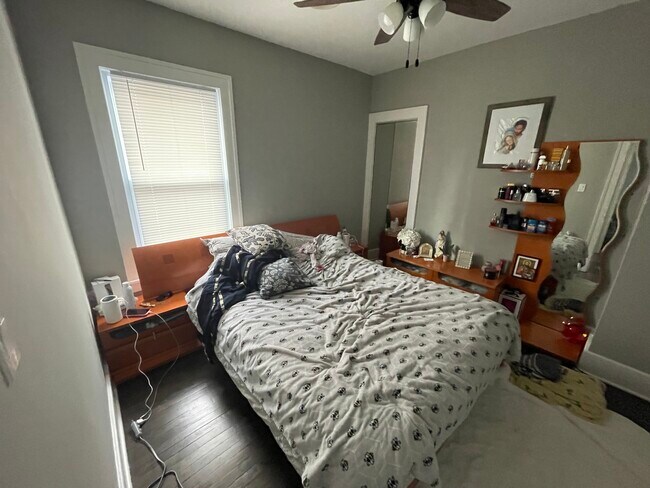 Building Photo - 1524 E Algonquin Rd