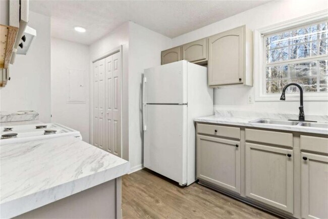 Building Photo - 410 Shenandoah Ct