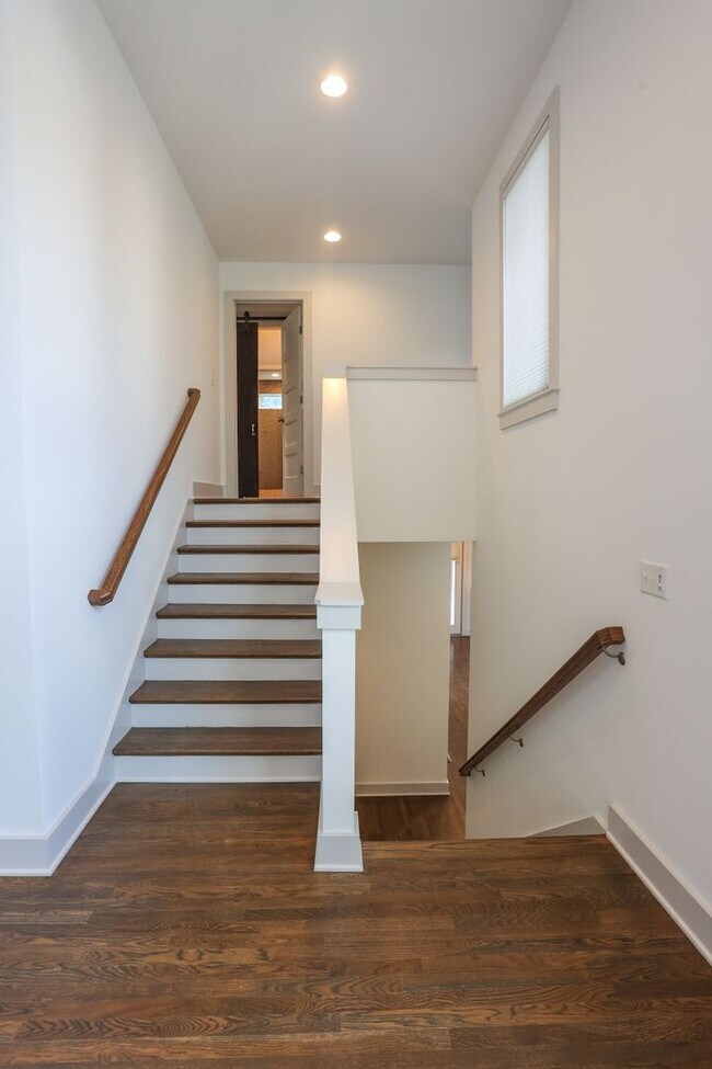 Building Photo - Beautiful Green Hills 4 BD 3 1/2 BA Home W...
