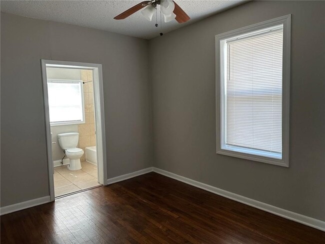 Building Photo - 2415 Crestview Ave