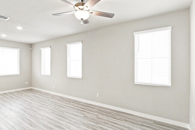 Building Photo - 2186 Shady Pier Dr