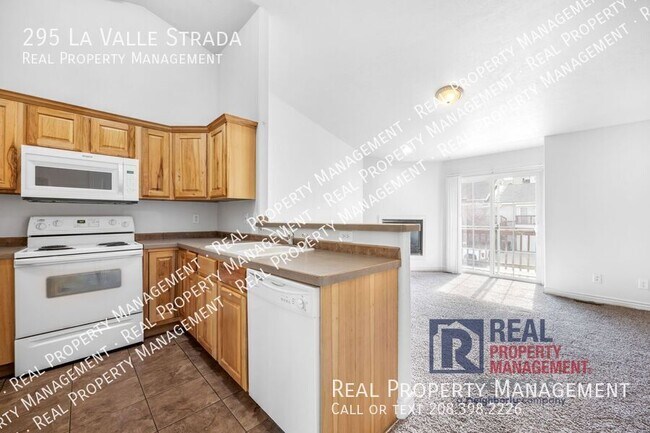 Building Photo - 295 La Valle Strada