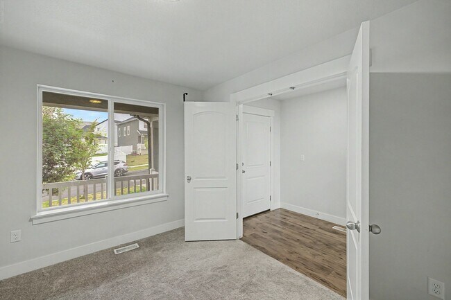 Building Photo - 1531 Stone Gate Dr