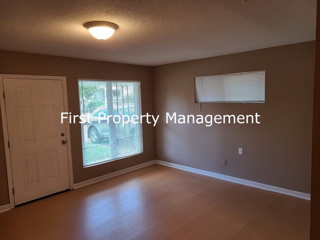 Building Photo - 2-bedroom Duplex