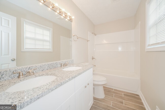 Building Photo - 205 Wellington Dr