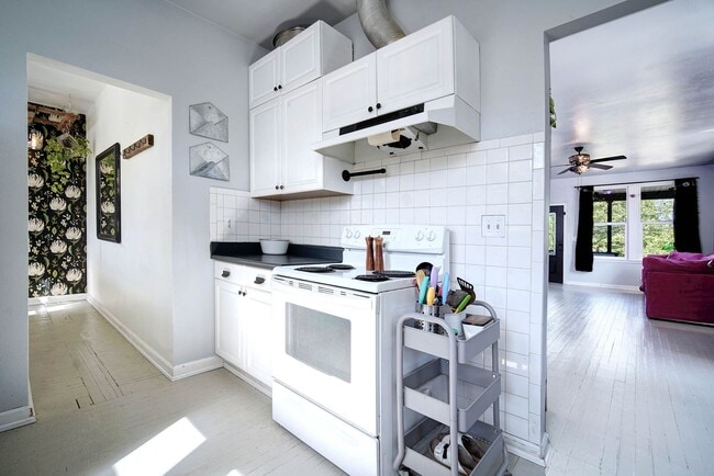 Building Photo - 13027 40th Ave S