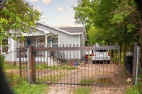 Building Photo - 806 Granville Dr