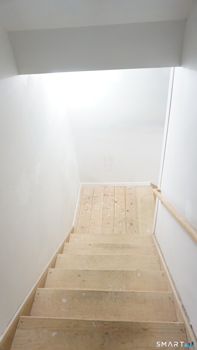 Building Photo - 28 Sampson St