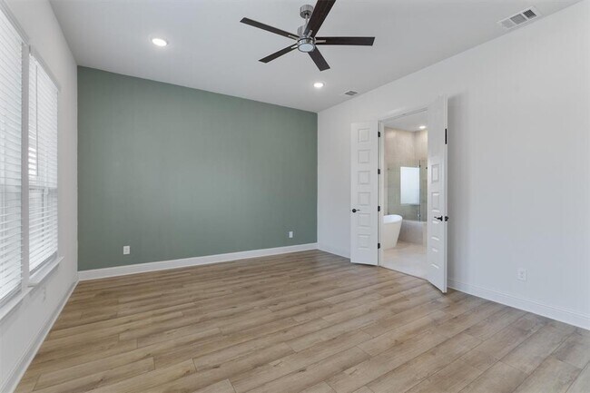 Building Photo - 508 Pinnacle View Dr