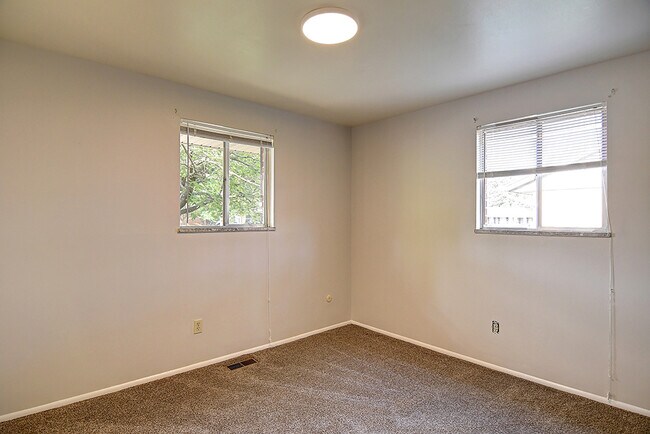 Building Photo - 4962 Leeper St