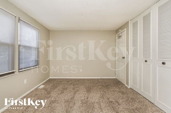 Building Photo - 5801 Somers Dr