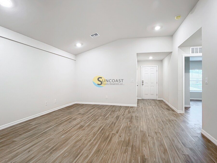 Building Photo - 123 Lomond Dr
