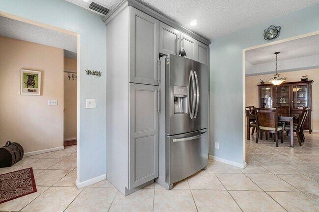 Building Photo - 9155 Pine Springs Dr