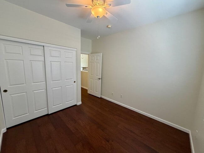 Building Photo - Close to shopping and easy access to Freeway!!!