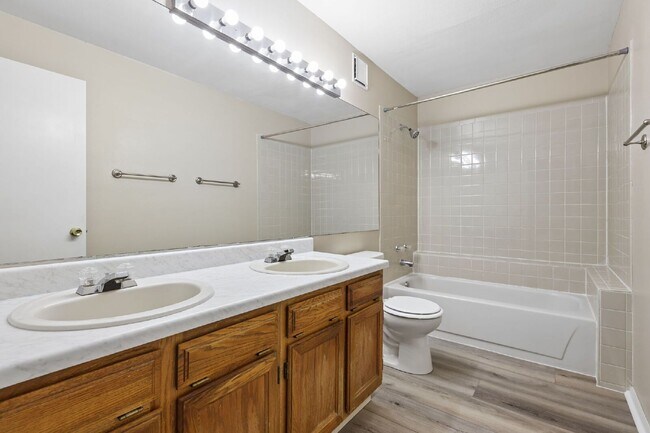 Building Photo - 1065 Acapulco Ct