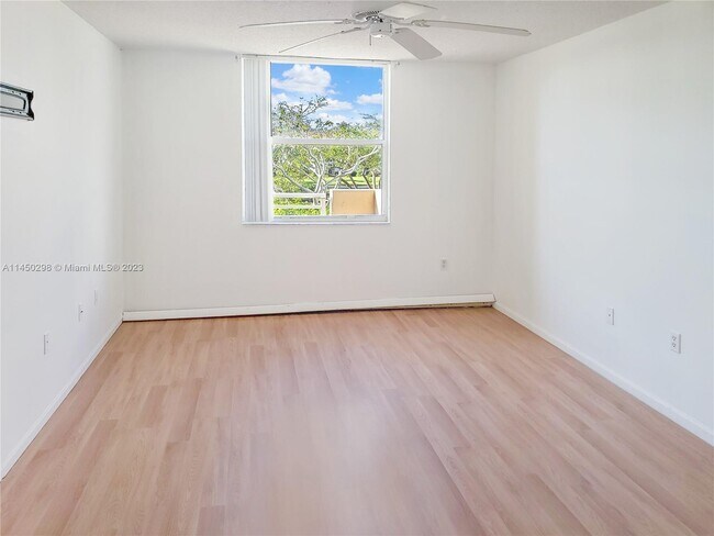 Building Photo - 2731 Ocean Club Blvd