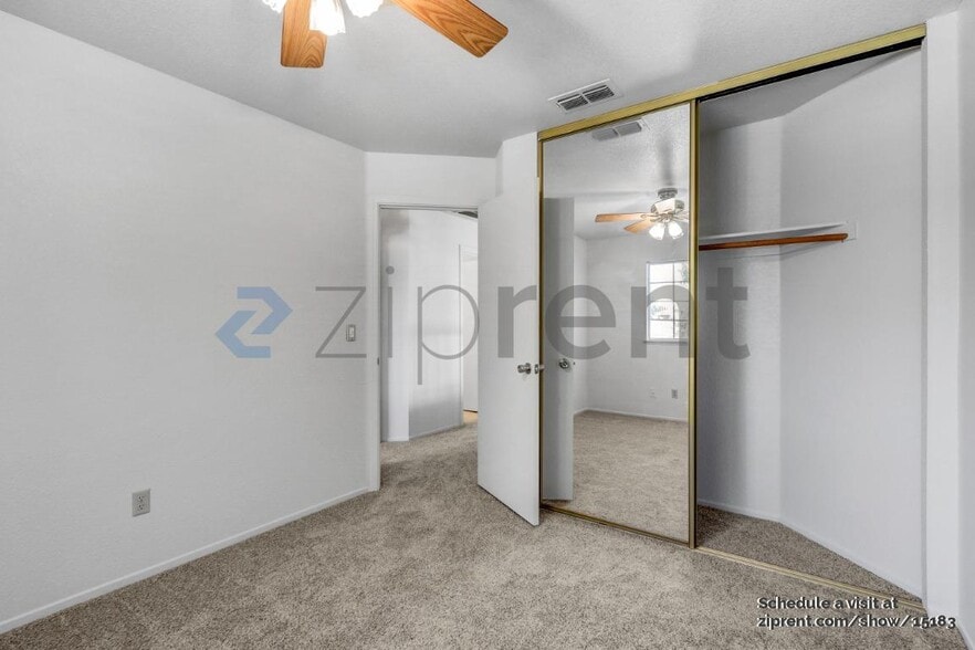 Building Photo - Unit
