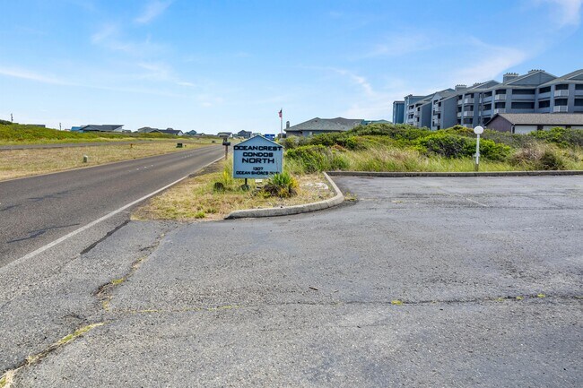 Building Photo - 1307 Ocean Shores Blvd SW