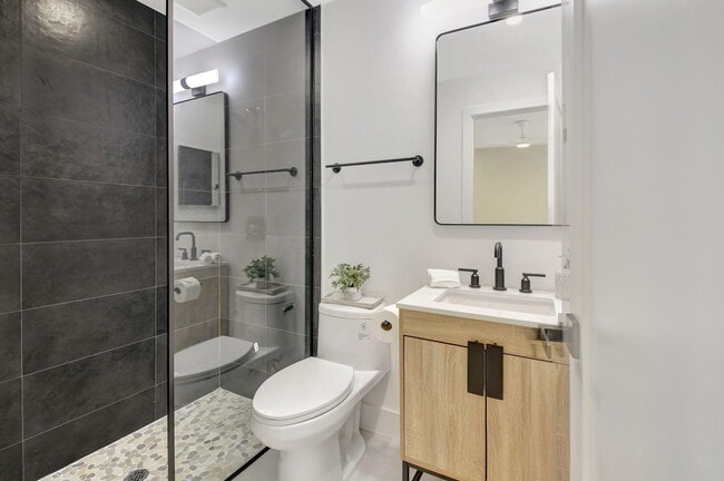 Building Photo - 2894 Florida Blvd