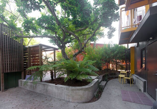 Building Photo - Contemporary, Large 1br/1ba Apt. Near Ashby BART